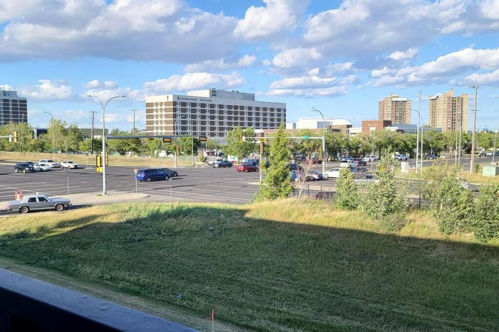 Right Next To West Edmonton Mall With Free Parking Exterior foto