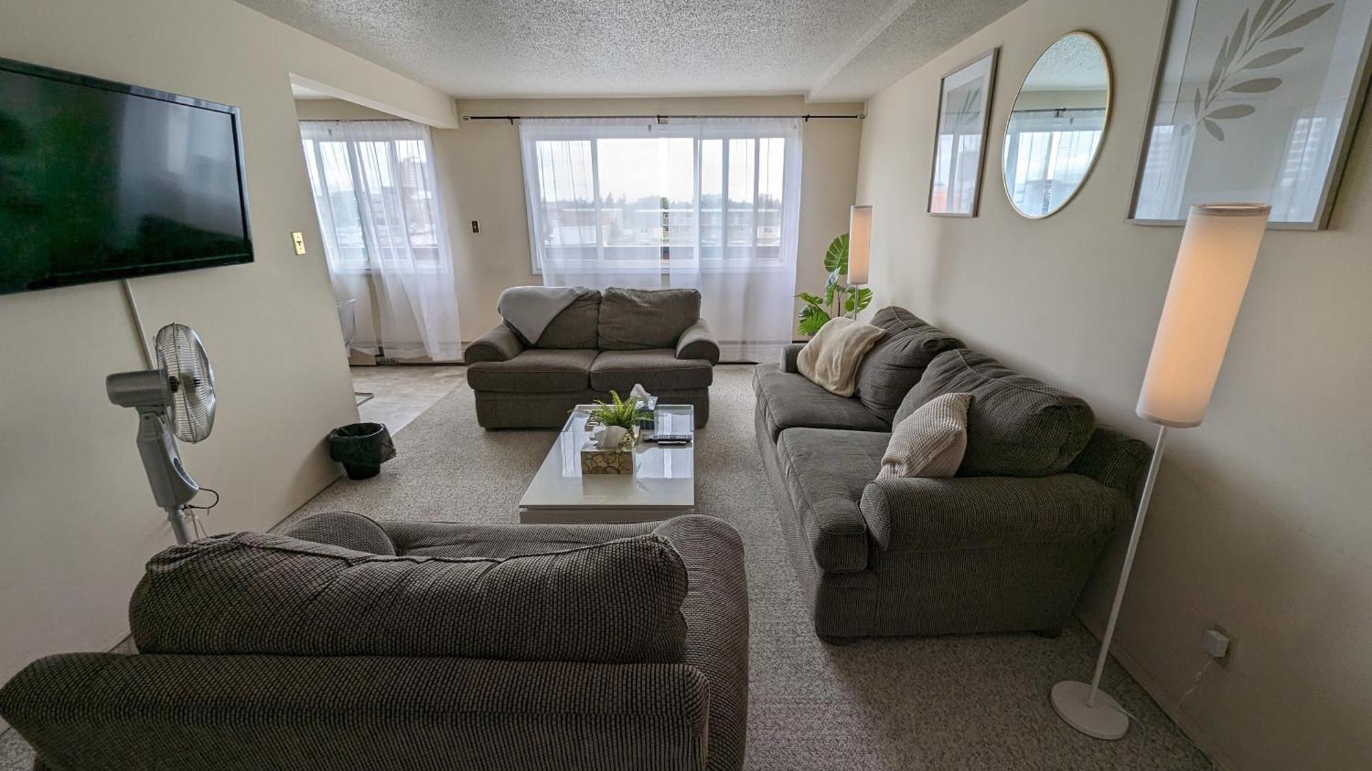 Right Next To West Edmonton Mall With Free Parking Exterior foto